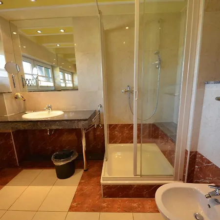 Reethaeuser 17 Fam Kroening *